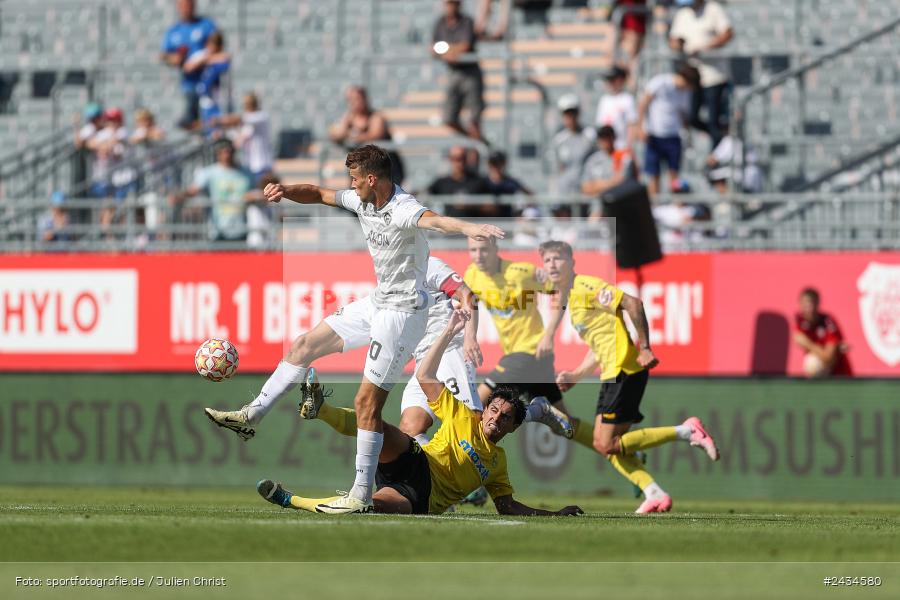 AKON Arena, Würzburg, 07.09.2024, sport, action, BFV, Fussball, 8. Spieltag, Regionalliga Bayern, BAY, FWK, SpVgg Bayreuth, FC Würzburger Kickers - Bild-ID: 2434580