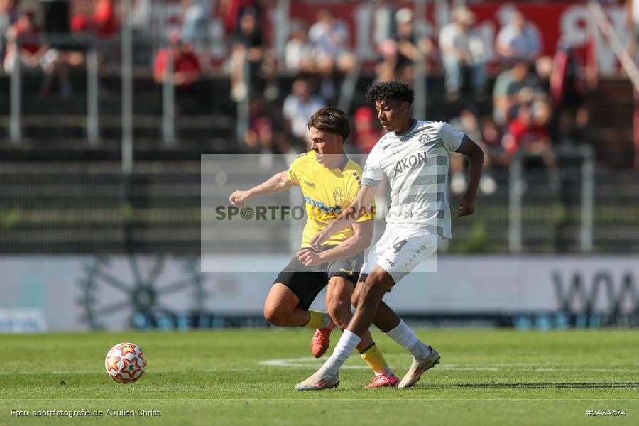 AKON Arena, Würzburg, 07.09.2024, sport, action, BFV, Fussball, 8. Spieltag, Regionalliga Bayern, BAY, FWK, SpVgg Bayreuth, FC Würzburger Kickers - Bild-ID: 2434674