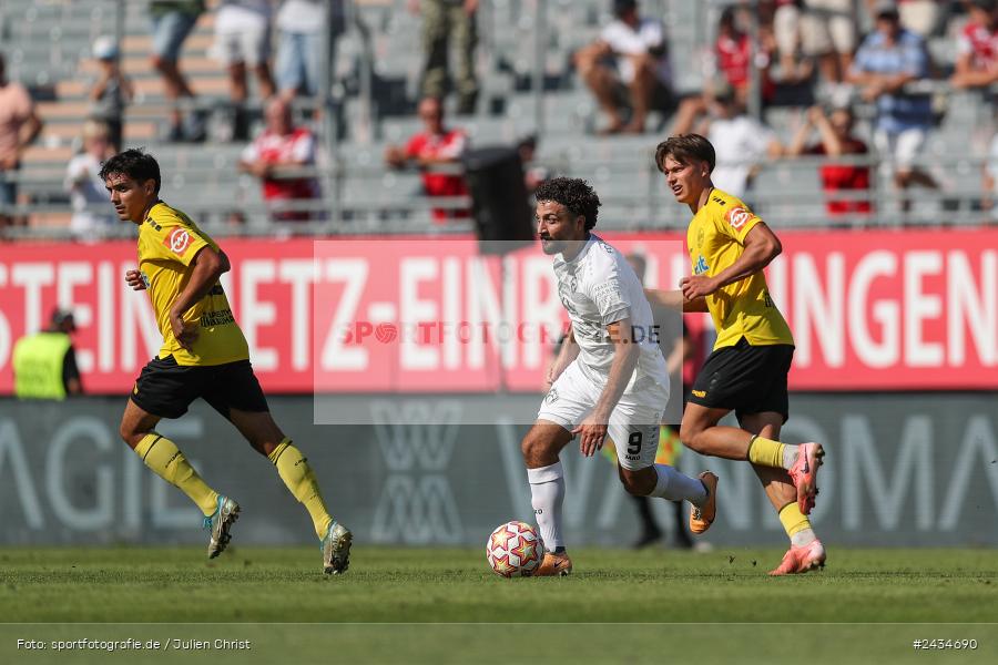 AKON Arena, Würzburg, 07.09.2024, sport, action, BFV, Fussball, 8. Spieltag, Regionalliga Bayern, BAY, FWK, SpVgg Bayreuth, FC Würzburger Kickers - Bild-ID: 2434690