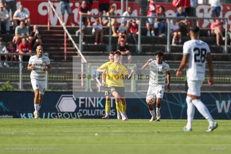 AKON Arena, Würzburg, 07.09.2024, sport, action, BFV, Fussball, 8. Spieltag, Regionalliga Bayern, BAY, FWK, SpVgg Bayreuth, FC Würzburger Kickers - Bild-ID: 2434691