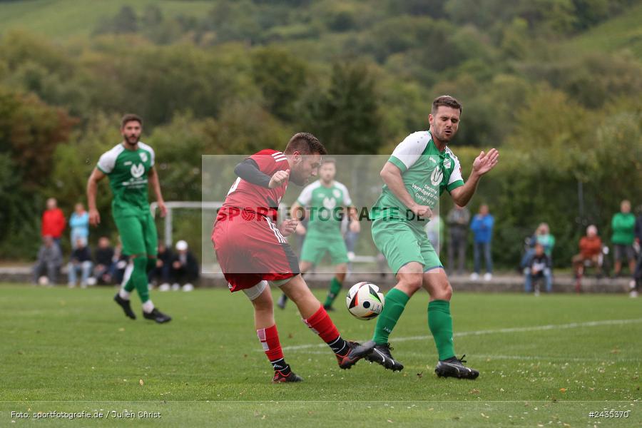 Sportgelände, Thüngersheim, 11.09.2024, sport, action, BFV, Fussball, 8. Spieltag, Kreisliga Würzburg Gr. 2, FVSHR, FVT, FV Steinfeld/Hausen-Rohrbach, FV Thüngersheim - Bild-ID: 2435370