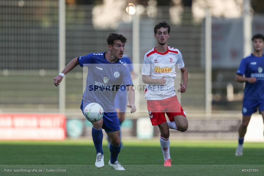 Sepp-Endres-Sportanlage, Würzburg, 18.09.2024, sport, action, BFV, Fussball, 4. Spieltag, Nachholspieltag, Bayernliga Nord, SSV, WFV, SSV Jahn Regensburg II (U21), Würzburger FV 04 - Bild-ID: 2437350