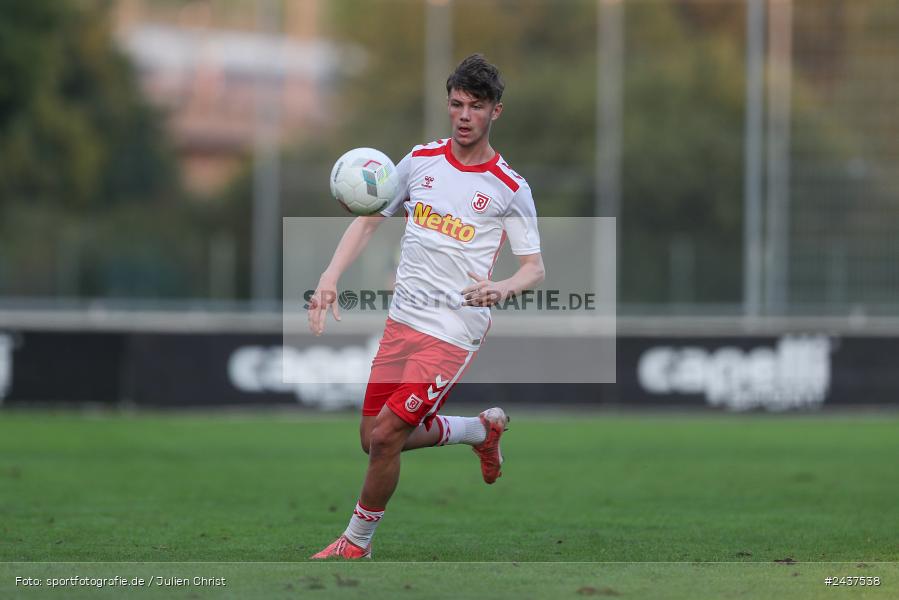 Sepp-Endres-Sportanlage, Würzburg, 18.09.2024, sport, action, BFV, Fussball, 4. Spieltag, Nachholspieltag, Bayernliga Nord, SSV, WFV, SSV Jahn Regensburg II (U21), Würzburger FV 04 - Bild-ID: 2437538