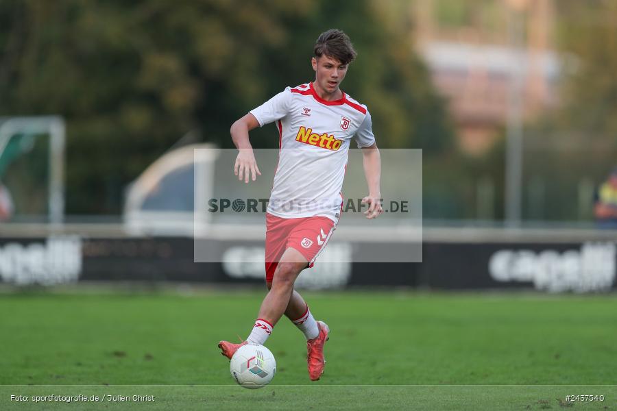 Sepp-Endres-Sportanlage, Würzburg, 18.09.2024, sport, action, BFV, Fussball, 4. Spieltag, Nachholspieltag, Bayernliga Nord, SSV, WFV, SSV Jahn Regensburg II (U21), Würzburger FV 04 - Bild-ID: 2437540
