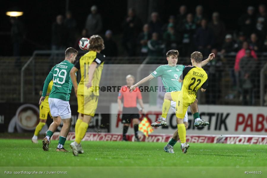 Sachs-Stadion, Schweinfurt, 22.10.2024, sport, action, Fussball, BFV, 16. Spieltag, Regionalliga Bayern, DJK, FCS, DJK Vilzing, 1. FC Schweinfurt 1905 - Bild-ID: 2448325
