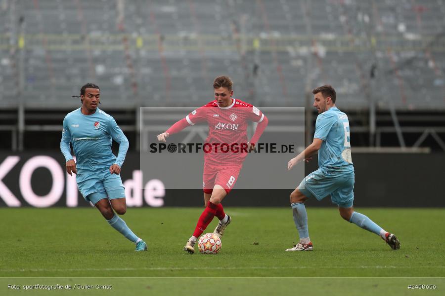 AKON Arena, Würzburg, 02.11.2024, sport, action, Fussball, BFV, 18. Spieltag, Regionalliga Bayern, TGM, FWK, Türkgücü München, FC Würzburger Kickers - Bild-ID: 2450656