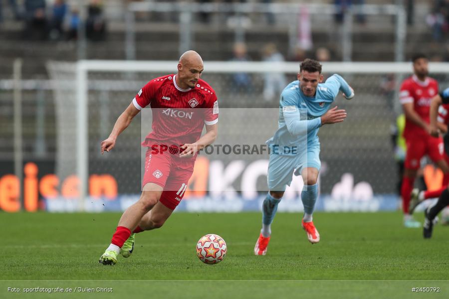 AKON Arena, Würzburg, 02.11.2024, sport, action, Fussball, BFV, 18. Spieltag, Regionalliga Bayern, TGM, FWK, Türkgücü München, FC Würzburger Kickers - Bild-ID: 2450792