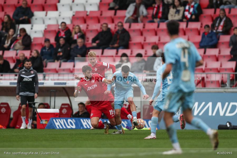 AKON Arena, Würzburg, 02.11.2024, sport, action, Fussball, BFV, 18. Spieltag, Regionalliga Bayern, TGM, FWK, Türkgücü München, FC Würzburger Kickers - Bild-ID: 2450993