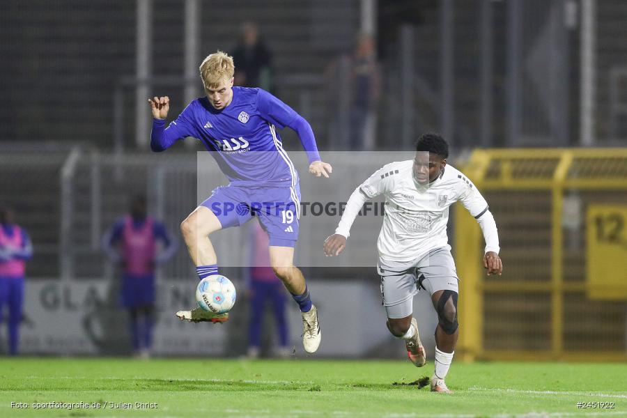 Stadion am Schönbusch, Aschaffenburg, 05.11.2024, sport, action, Fussball, BFV, 13. Spieltag, Regionalliga Bayern, FCE, SVA, FC Eintracht Bamberg, SV Viktoria Aschaffenburg - Bild-ID: 2451922