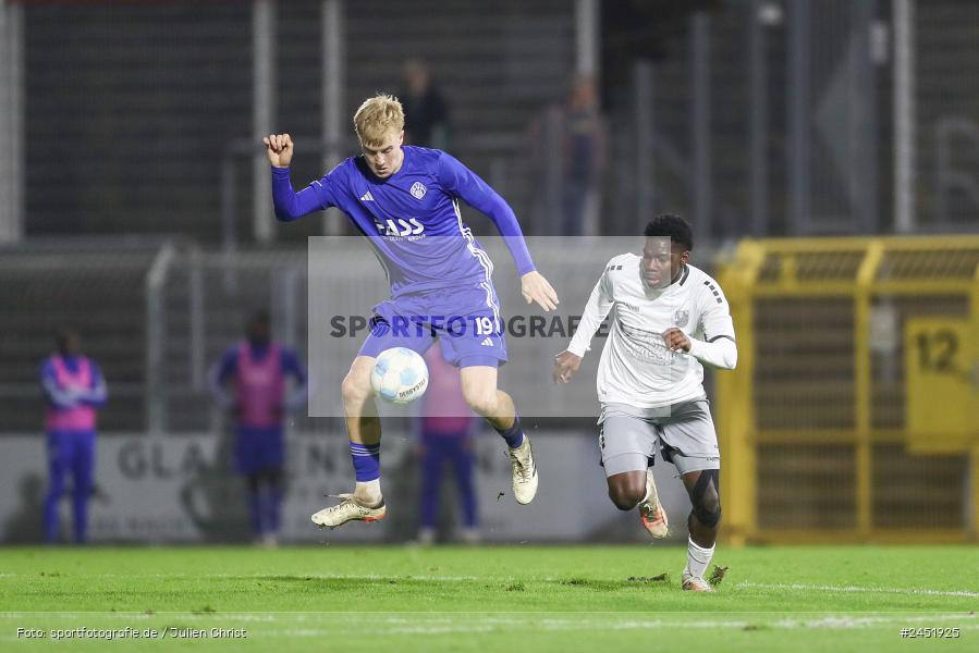 Stadion am Schönbusch, Aschaffenburg, 05.11.2024, sport, action, Fussball, BFV, 13. Spieltag, Regionalliga Bayern, FCE, SVA, FC Eintracht Bamberg, SV Viktoria Aschaffenburg - Bild-ID: 2451925