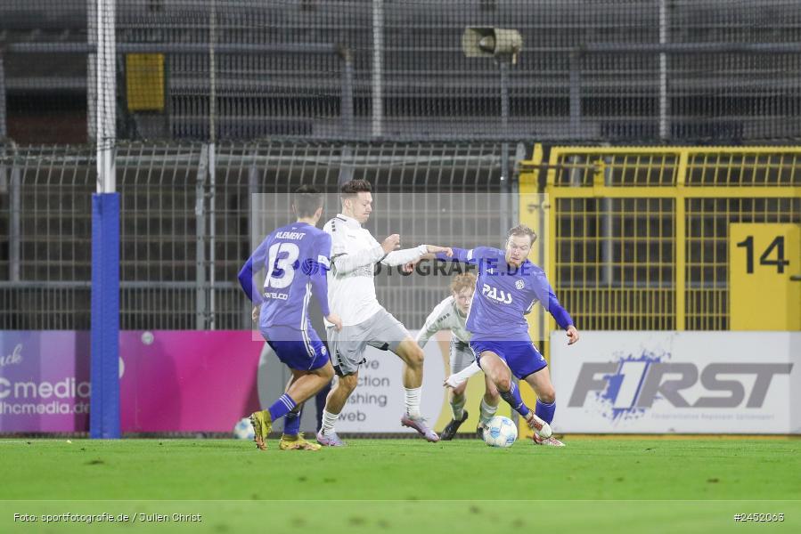 Stadion am Schönbusch, Aschaffenburg, 05.11.2024, sport, action, Fussball, BFV, 13. Spieltag, Regionalliga Bayern, FCE, SVA, FC Eintracht Bamberg, SV Viktoria Aschaffenburg - Bild-ID: 2452063