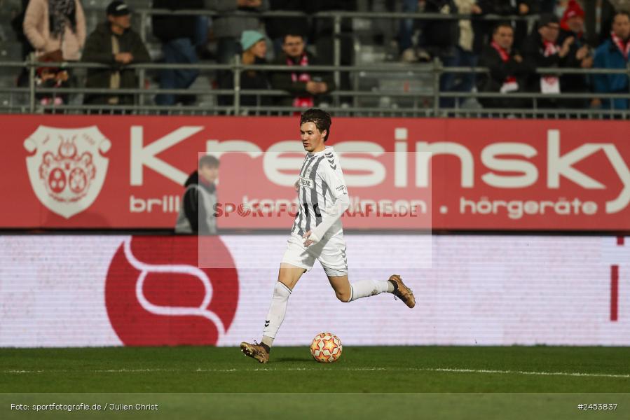 AKON Arena, Würzburg, 15.11.2024, sport, action, Fussball, BFV, 20. Spieltag, Regionalliga Bayern, SVW, FWK, SV Wacker Burghausen, FC Würzburger Kickers - Bild-ID: 2453837