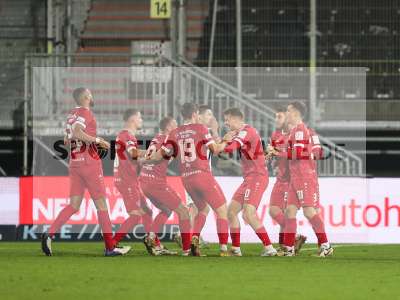 Fotos von FC Würzburger Kickers - SV Wacker Burghausen auf sportfotografie.de