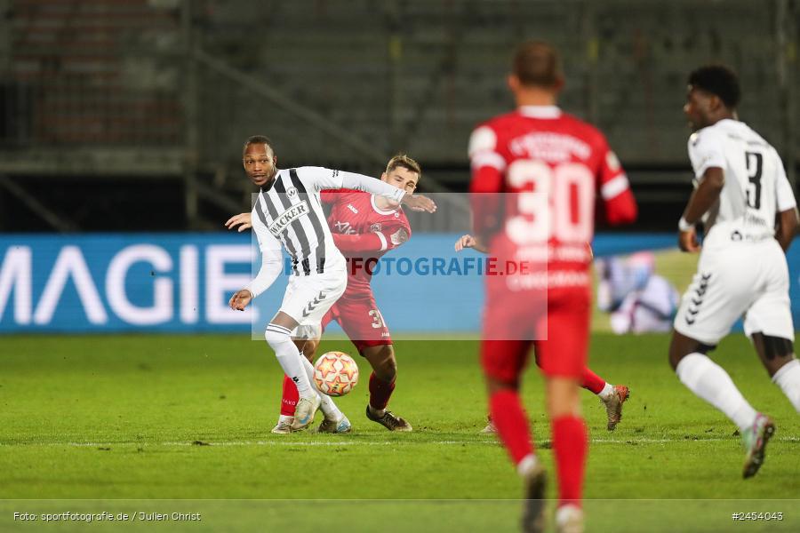 AKON Arena, Würzburg, 15.11.2024, sport, action, Fussball, BFV, 20. Spieltag, Regionalliga Bayern, SVW, FWK, SV Wacker Burghausen, FC Würzburger Kickers - Bild-ID: 2454043