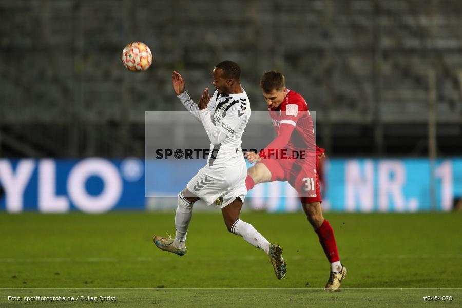 AKON Arena, Würzburg, 15.11.2024, sport, action, Fussball, BFV, 20. Spieltag, Regionalliga Bayern, SVW, FWK, SV Wacker Burghausen, FC Würzburger Kickers - Bild-ID: 2454070