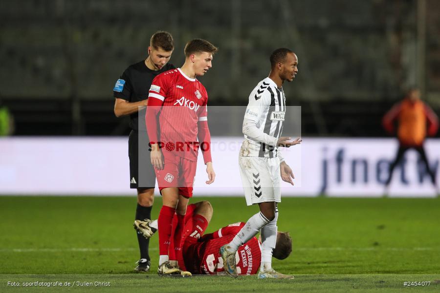 AKON Arena, Würzburg, 15.11.2024, sport, action, Fussball, BFV, 20. Spieltag, Regionalliga Bayern, SVW, FWK, SV Wacker Burghausen, FC Würzburger Kickers - Bild-ID: 2454077