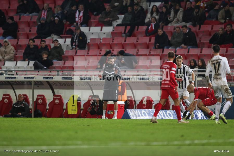 AKON Arena, Würzburg, 15.11.2024, sport, action, Fussball, BFV, 20. Spieltag, Regionalliga Bayern, SVW, FWK, SV Wacker Burghausen, FC Würzburger Kickers - Bild-ID: 2454084