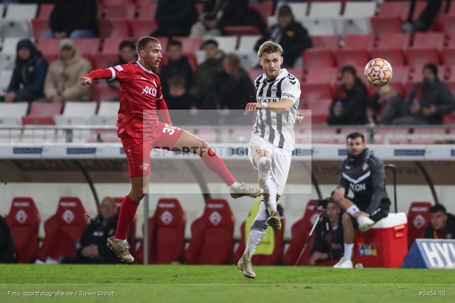 AKON Arena, Würzburg, 15.11.2024, sport, action, Fussball, BFV, 20. Spieltag, Regionalliga Bayern, SVW, FWK, SV Wacker Burghausen, FC Würzburger Kickers - Bild-ID: 2454110