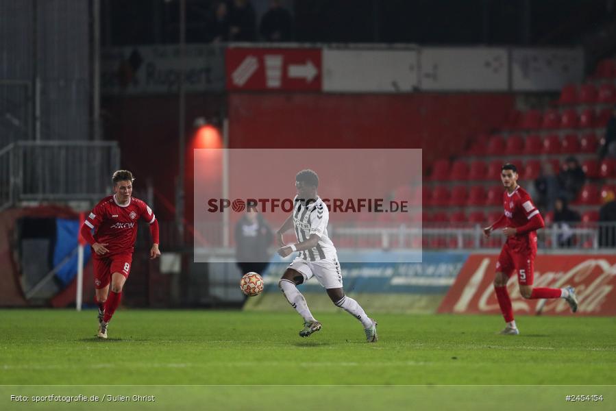 AKON Arena, Würzburg, 15.11.2024, sport, action, Fussball, BFV, 20. Spieltag, Regionalliga Bayern, SVW, FWK, SV Wacker Burghausen, FC Würzburger Kickers - Bild-ID: 2454154