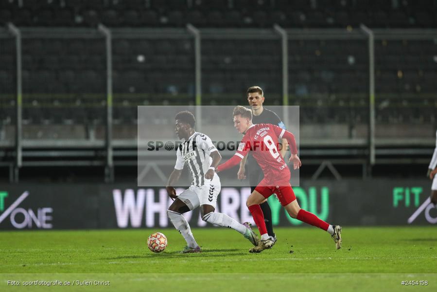 AKON Arena, Würzburg, 15.11.2024, sport, action, Fussball, BFV, 20. Spieltag, Regionalliga Bayern, SVW, FWK, SV Wacker Burghausen, FC Würzburger Kickers - Bild-ID: 2454158