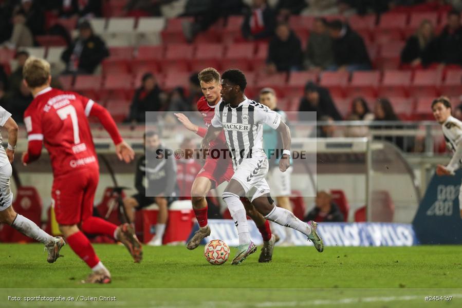 AKON Arena, Würzburg, 15.11.2024, sport, action, Fussball, BFV, 20. Spieltag, Regionalliga Bayern, SVW, FWK, SV Wacker Burghausen, FC Würzburger Kickers - Bild-ID: 2454167