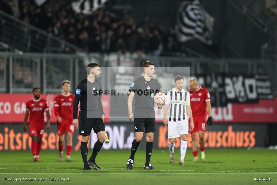 AKON Arena, Würzburg, 15.11.2024, sport, action, Fussball, BFV, 20. Spieltag, Regionalliga Bayern, SVW, FWK, SV Wacker Burghausen, FC Würzburger Kickers - Bild-ID: 2454270