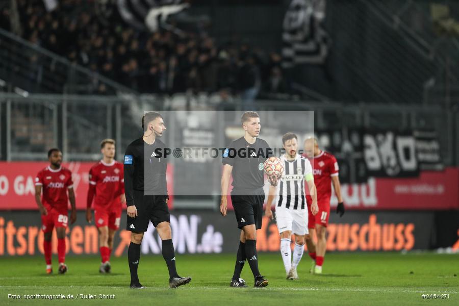 AKON Arena, Würzburg, 15.11.2024, sport, action, Fussball, BFV, 20. Spieltag, Regionalliga Bayern, SVW, FWK, SV Wacker Burghausen, FC Würzburger Kickers - Bild-ID: 2454271