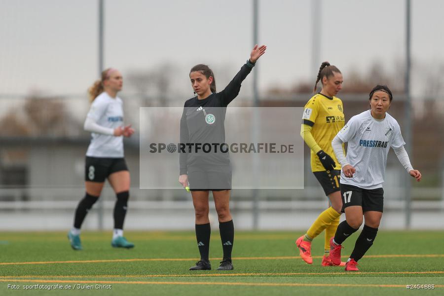 sport, action, Sportanlage Buchschwabacher Strasse 32, SV67, SV 67 Weinberg, SCS, SC Sand, Roßtal, Fussball, DFB, 2. Frauen-Bundesliga, 17.11.2024, 11. Spieltag - Bild-ID: 2454883