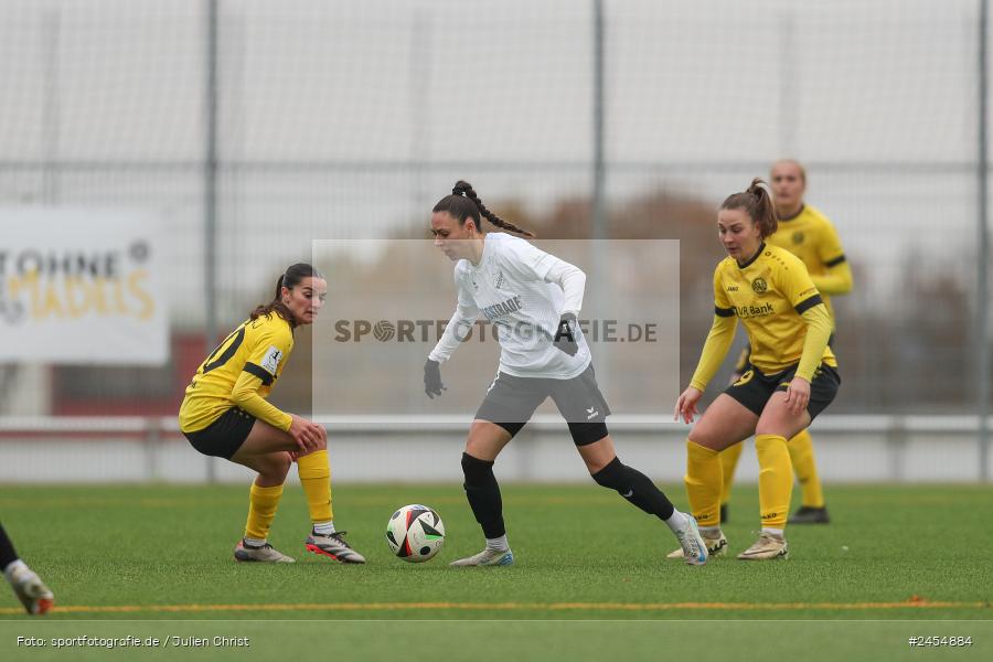 sport, action, Sportanlage Buchschwabacher Strasse 32, SV67, SV 67 Weinberg, SCS, SC Sand, Roßtal, Fussball, DFB, 2. Frauen-Bundesliga, 17.11.2024, 11. Spieltag - Bild-ID: 2454884