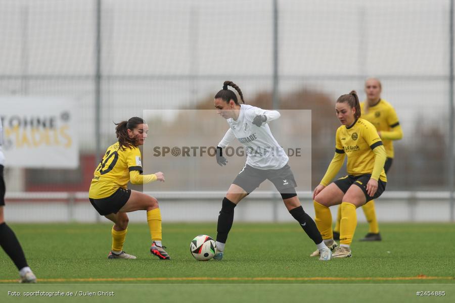 sport, action, Sportanlage Buchschwabacher Strasse 32, SV67, SV 67 Weinberg, SCS, SC Sand, Roßtal, Fussball, DFB, 2. Frauen-Bundesliga, 17.11.2024, 11. Spieltag - Bild-ID: 2454885