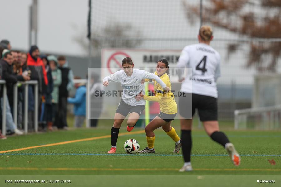 sport, action, Sportanlage Buchschwabacher Strasse 32, SV67, SV 67 Weinberg, SCS, SC Sand, Roßtal, Fussball, DFB, 2. Frauen-Bundesliga, 17.11.2024, 11. Spieltag - Bild-ID: 2454886