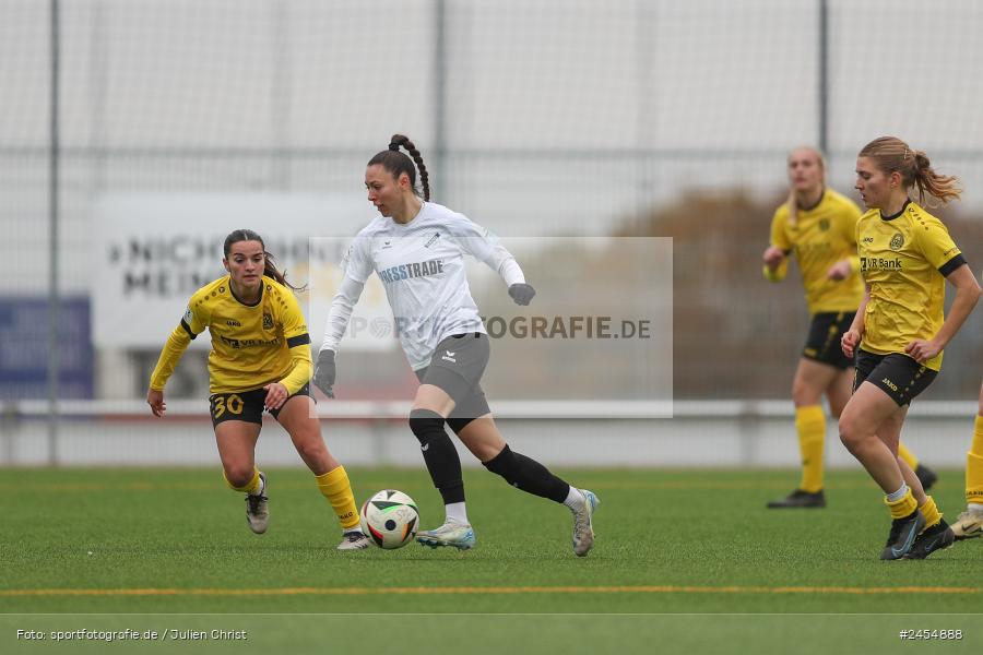 sport, action, Sportanlage Buchschwabacher Strasse 32, SV67, SV 67 Weinberg, SCS, SC Sand, Roßtal, Fussball, DFB, 2. Frauen-Bundesliga, 17.11.2024, 11. Spieltag - Bild-ID: 2454888