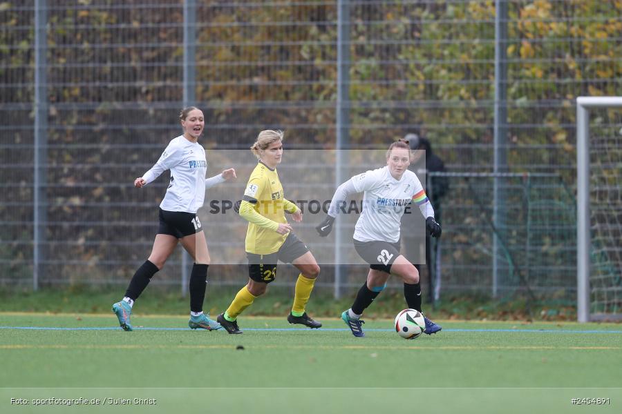 sport, action, Sportanlage Buchschwabacher Strasse 32, SV67, SV 67 Weinberg, SCS, SC Sand, Roßtal, Fussball, DFB, 2. Frauen-Bundesliga, 17.11.2024, 11. Spieltag - Bild-ID: 2454891