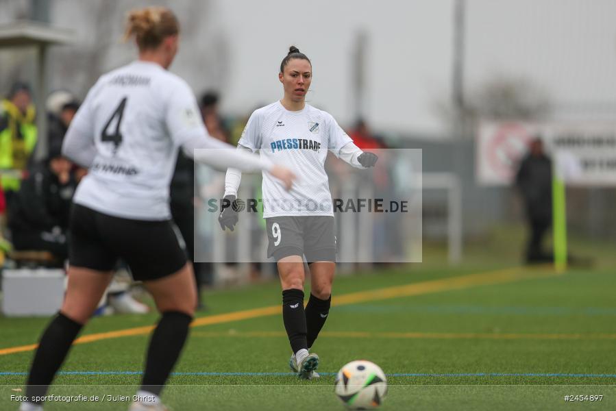 sport, action, Sportanlage Buchschwabacher Strasse 32, SV67, SV 67 Weinberg, SCS, SC Sand, Roßtal, Fussball, DFB, 2. Frauen-Bundesliga, 17.11.2024, 11. Spieltag - Bild-ID: 2454897