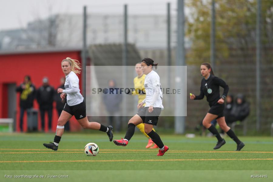 sport, action, Sportanlage Buchschwabacher Strasse 32, SV67, SV 67 Weinberg, SCS, SC Sand, Roßtal, Fussball, DFB, 2. Frauen-Bundesliga, 17.11.2024, 11. Spieltag - Bild-ID: 2454910