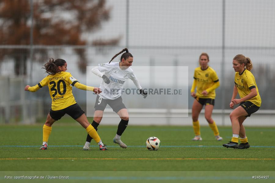 sport, action, Sportanlage Buchschwabacher Strasse 32, SV67, SV 67 Weinberg, SCS, SC Sand, Roßtal, Fussball, DFB, 2. Frauen-Bundesliga, 17.11.2024, 11. Spieltag - Bild-ID: 2454927 sport, action, Sportanlage Buchschwabacher Strasse 32, SV67, SV 67 Weinberg, SCS, SC Sand, Roßtal, Fussball, DFB, 2. Frauen-Bundesliga, 17.11.2024, 11. Spieltag - Bild-ID: 2454927