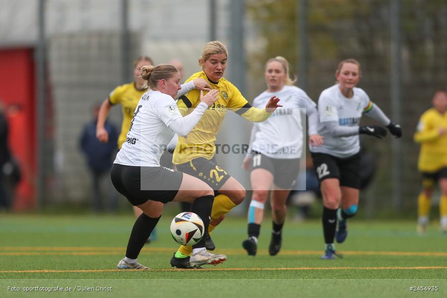 sport, action, Sportanlage Buchschwabacher Strasse 32, SV67, SV 67 Weinberg, SCS, SC Sand, Roßtal, Fussball, DFB, 2. Frauen-Bundesliga, 17.11.2024, 11. Spieltag - Bild-ID: 2454935