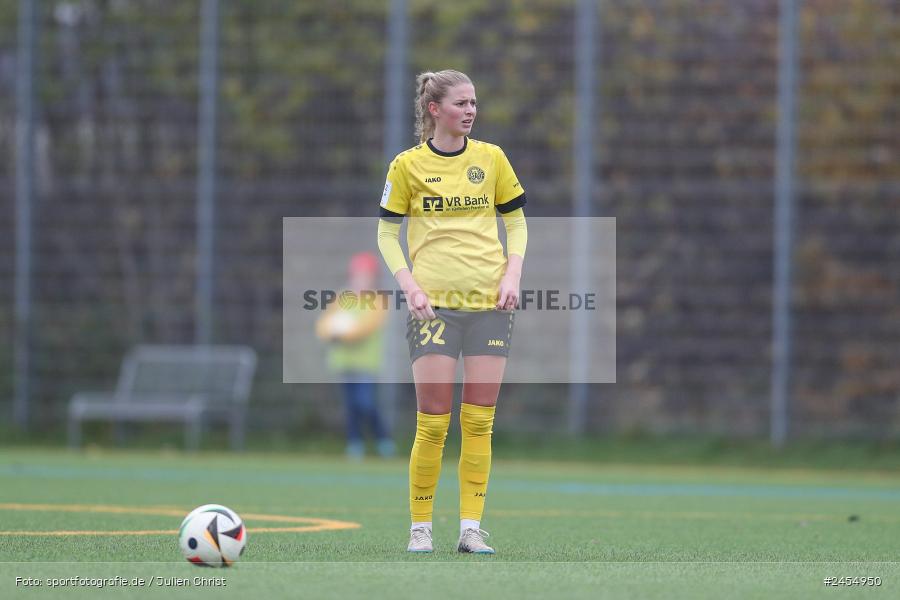 sport, action, Sportanlage Buchschwabacher Strasse 32, SV67, SV 67 Weinberg, SCS, SC Sand, Roßtal, Fussball, DFB, 2. Frauen-Bundesliga, 17.11.2024, 11. Spieltag - Bild-ID: 2454950