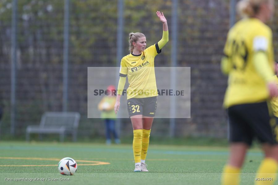 sport, action, Sportanlage Buchschwabacher Strasse 32, SV67, SV 67 Weinberg, SCS, SC Sand, Roßtal, Fussball, DFB, 2. Frauen-Bundesliga, 17.11.2024, 11. Spieltag - Bild-ID: 2454951