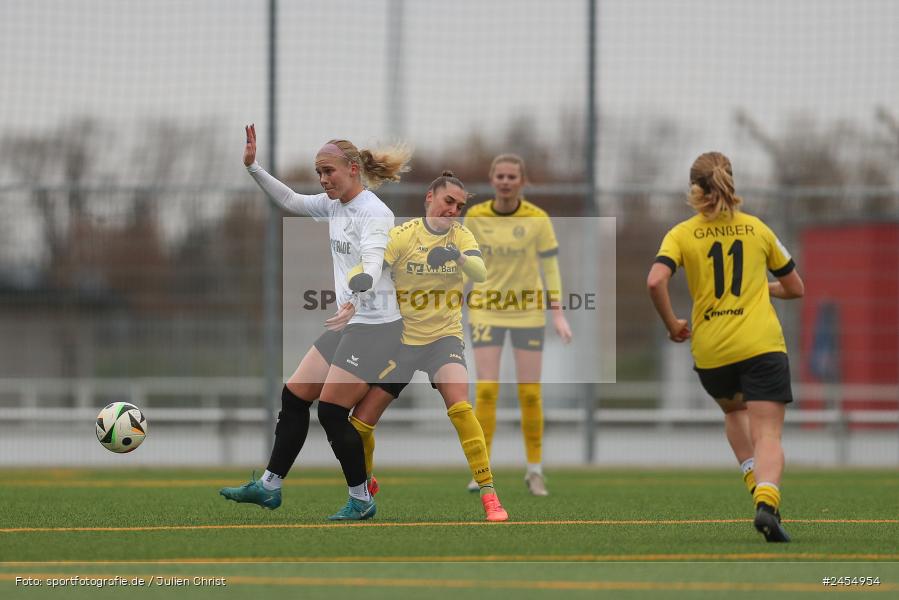 sport, action, Sportanlage Buchschwabacher Strasse 32, SV67, SV 67 Weinberg, SCS, SC Sand, Roßtal, Fussball, DFB, 2. Frauen-Bundesliga, 17.11.2024, 11. Spieltag - Bild-ID: 2454954