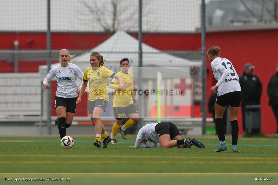 sport, action, Sportanlage Buchschwabacher Strasse 32, SV67, SV 67 Weinberg, SCS, SC Sand, Roßtal, Fussball, DFB, 2. Frauen-Bundesliga, 17.11.2024, 11. Spieltag - Bild-ID: 2454957