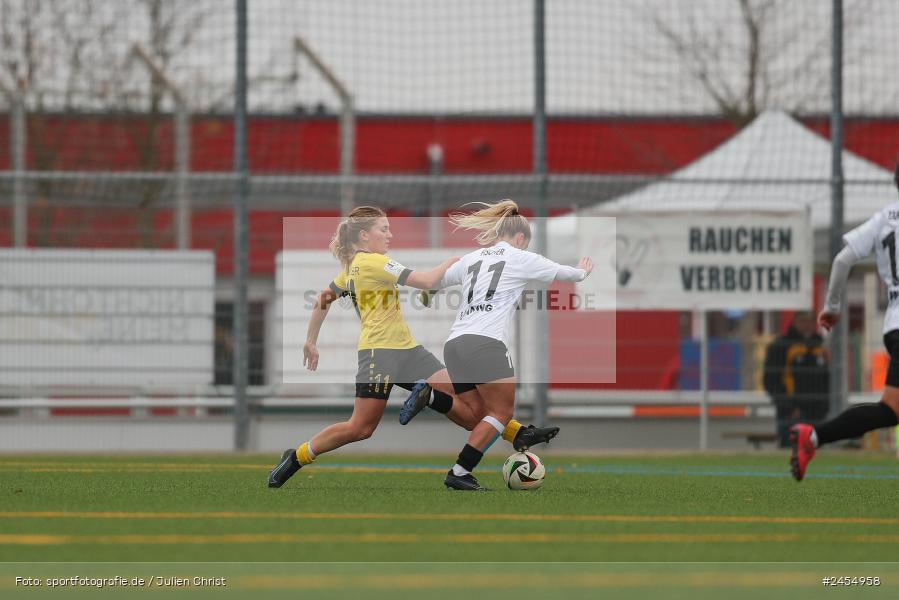 sport, action, Sportanlage Buchschwabacher Strasse 32, SV67, SV 67 Weinberg, SCS, SC Sand, Roßtal, Fussball, DFB, 2. Frauen-Bundesliga, 17.11.2024, 11. Spieltag - Bild-ID: 2454958