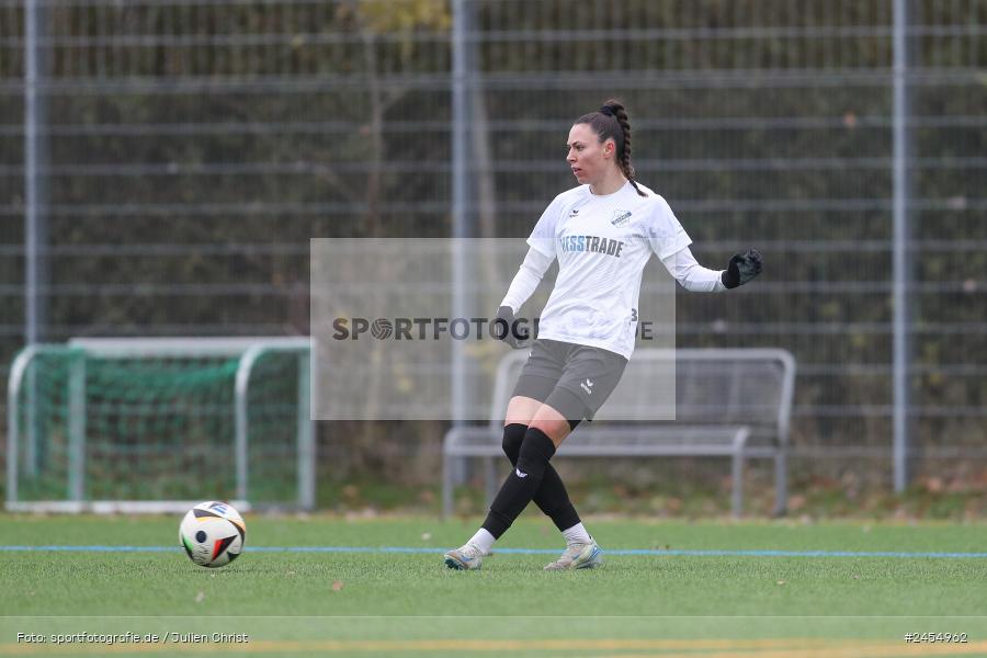 sport, action, Sportanlage Buchschwabacher Strasse 32, SV67, SV 67 Weinberg, SCS, SC Sand, Roßtal, Fussball, DFB, 2. Frauen-Bundesliga, 17.11.2024, 11. Spieltag - Bild-ID: 2454962