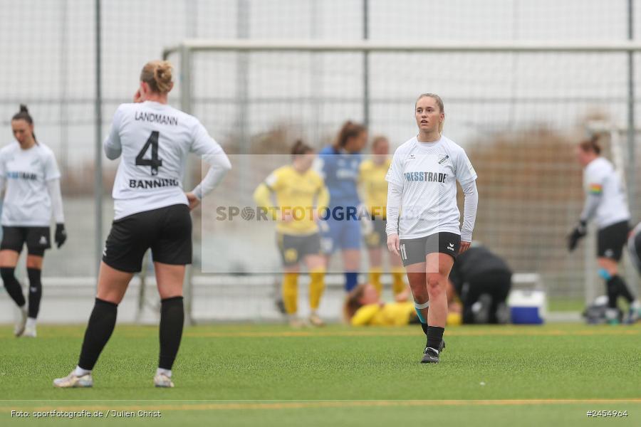 sport, action, Sportanlage Buchschwabacher Strasse 32, SV67, SV 67 Weinberg, SCS, SC Sand, Roßtal, Fussball, DFB, 2. Frauen-Bundesliga, 17.11.2024, 11. Spieltag - Bild-ID: 2454964