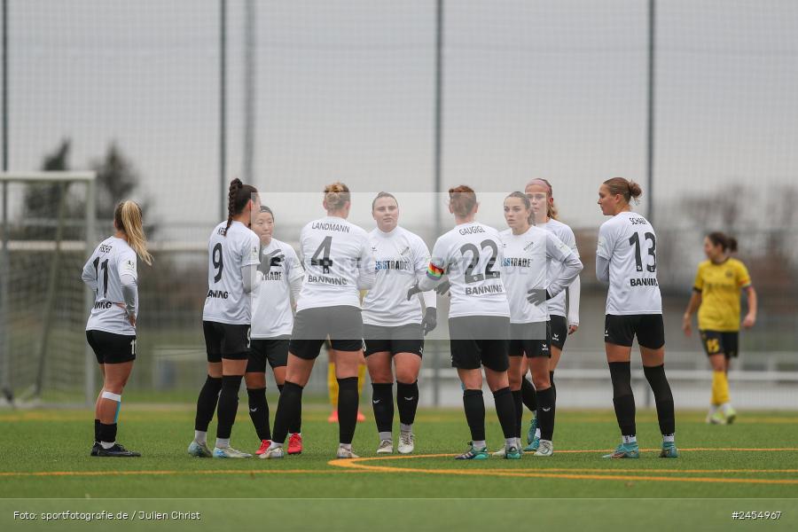 sport, action, Sportanlage Buchschwabacher Strasse 32, SV67, SV 67 Weinberg, SCS, SC Sand, Roßtal, Fussball, DFB, 2. Frauen-Bundesliga, 17.11.2024, 11. Spieltag - Bild-ID: 2454967