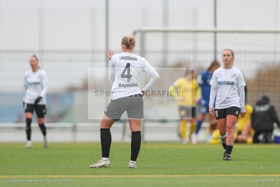 sport, action, Sportanlage Buchschwabacher Strasse 32, SV67, SV 67 Weinberg, SCS, SC Sand, Roßtal, Fussball, DFB, 2. Frauen-Bundesliga, 17.11.2024, 11. Spieltag - Bild-ID: 2454968