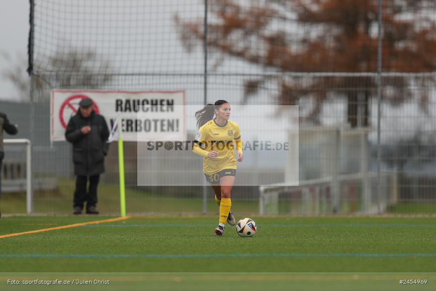 sport, action, Sportanlage Buchschwabacher Strasse 32, SV67, SV 67 Weinberg, SCS, SC Sand, Roßtal, Fussball, DFB, 2. Frauen-Bundesliga, 17.11.2024, 11. Spieltag - Bild-ID: 2454969