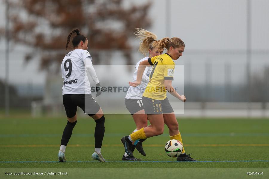 sport, action, Sportanlage Buchschwabacher Strasse 32, SV67, SV 67 Weinberg, SCS, SC Sand, Roßtal, Fussball, DFB, 2. Frauen-Bundesliga, 17.11.2024, 11. Spieltag - Bild-ID: 2454974