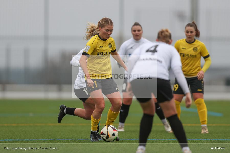 sport, action, Sportanlage Buchschwabacher Strasse 32, SV67, SV 67 Weinberg, SCS, SC Sand, Roßtal, Fussball, DFB, 2. Frauen-Bundesliga, 17.11.2024, 11. Spieltag - Bild-ID: 2454976