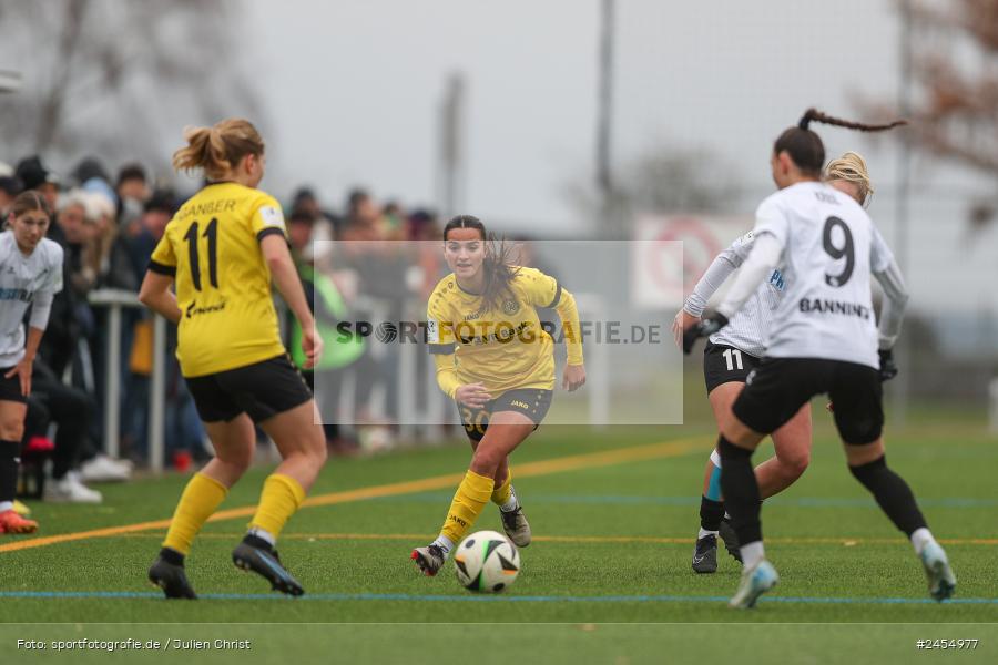 sport, action, Sportanlage Buchschwabacher Strasse 32, SV67, SV 67 Weinberg, SCS, SC Sand, Roßtal, Fussball, DFB, 2. Frauen-Bundesliga, 17.11.2024, 11. Spieltag - Bild-ID: 2454977